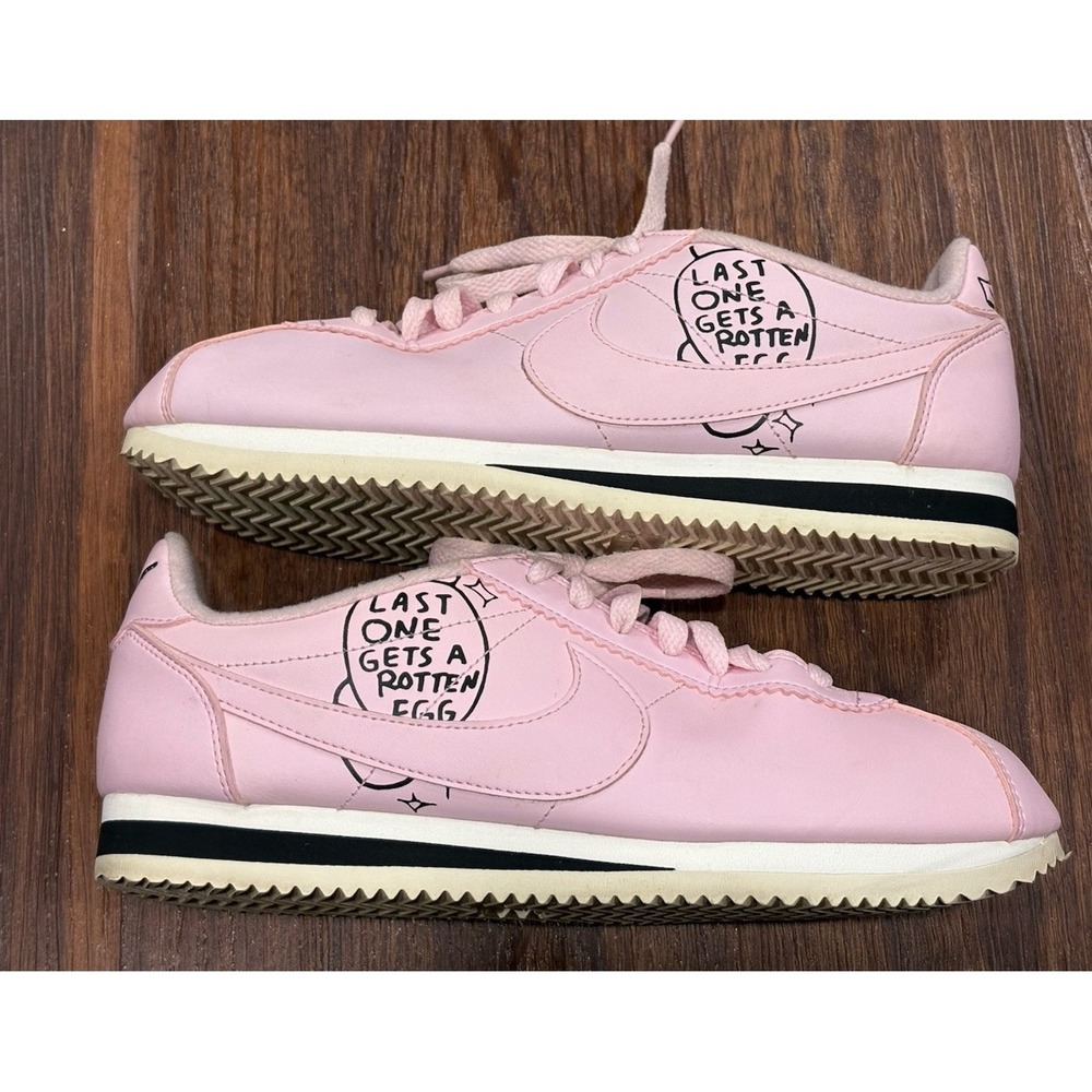 NIKE Classic CORTEZ Nathan Bell SIZE Mens 8 Women 9.5 BV8165-600 Pink and Black